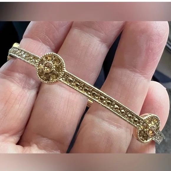 BRACELET CHARTER CLUB BANGLE NWT
Gold Tone & Golden Rhinestone
Incl Gift Box - Picture 3 of 6